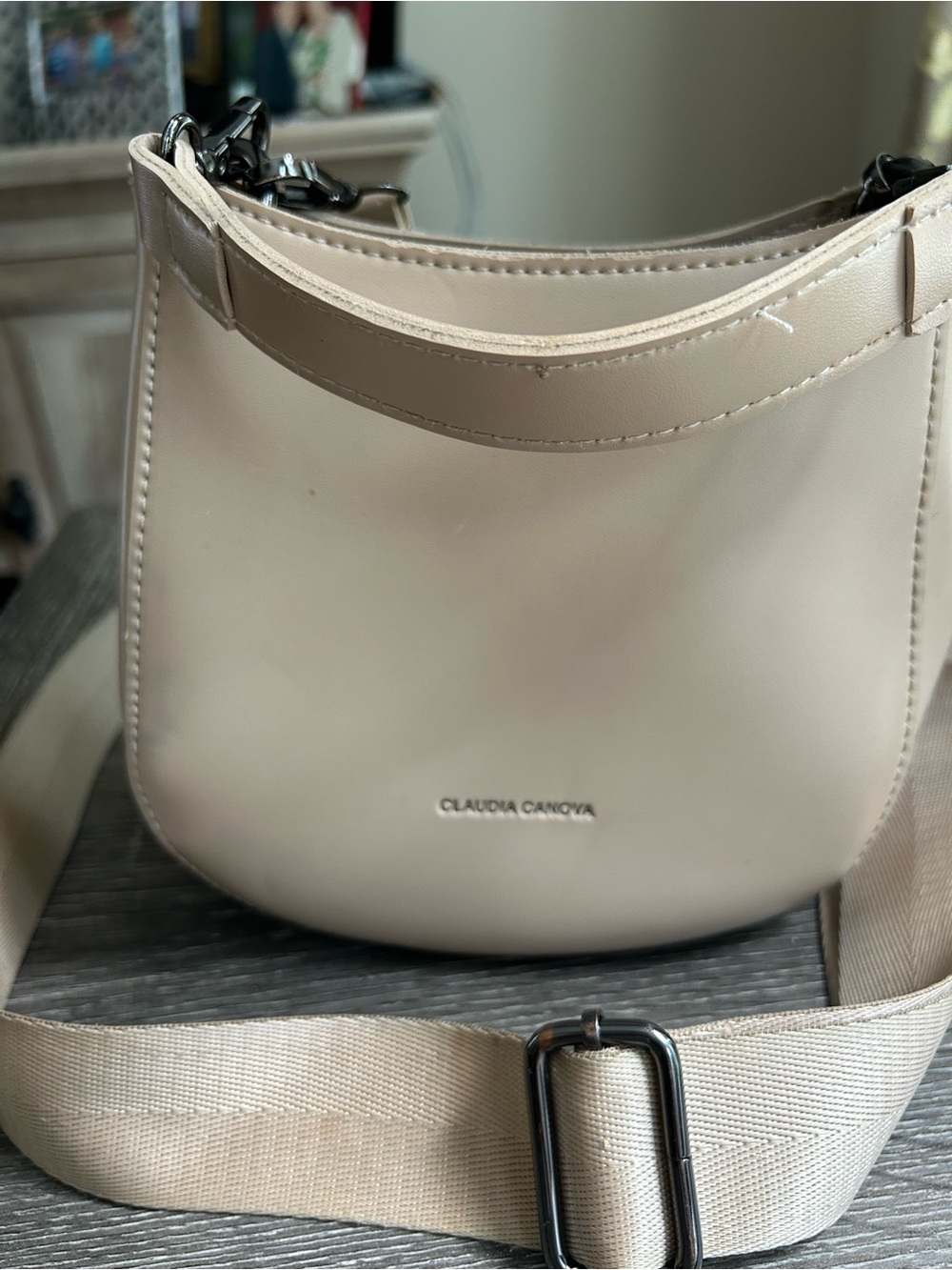 Claudia Canova Cream Crossbody Bag